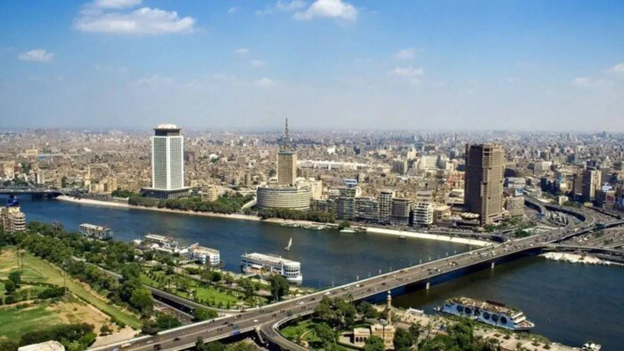 ارتفاع درجات الحرارة في طقس مصر اليوم الأحد مع شبورة ورياح مثيرة للأتربة